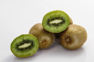 Whole and sliced kiwis